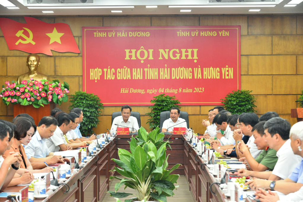 Đánh giá tình hình, kết quả thực hiện Chương trình hợp tác giữa hai tỉnh Hải Dương và Hưng Yên