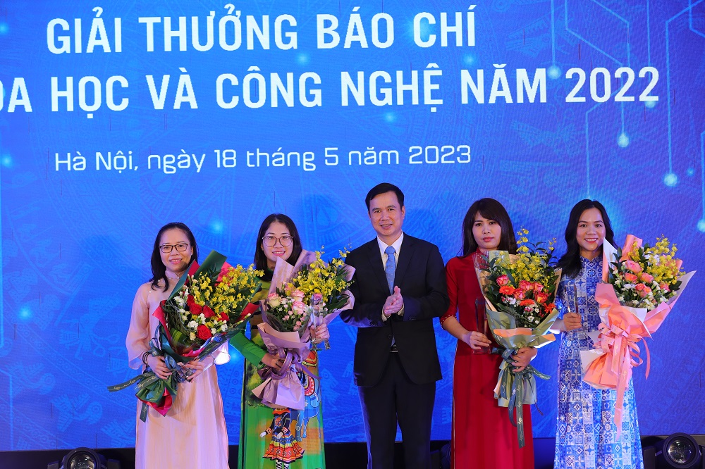 Bộ Khoa học và Công nghệ vinh danh các tác giả đoạt Giải báo chí về khoa học công nghệ năm 2022