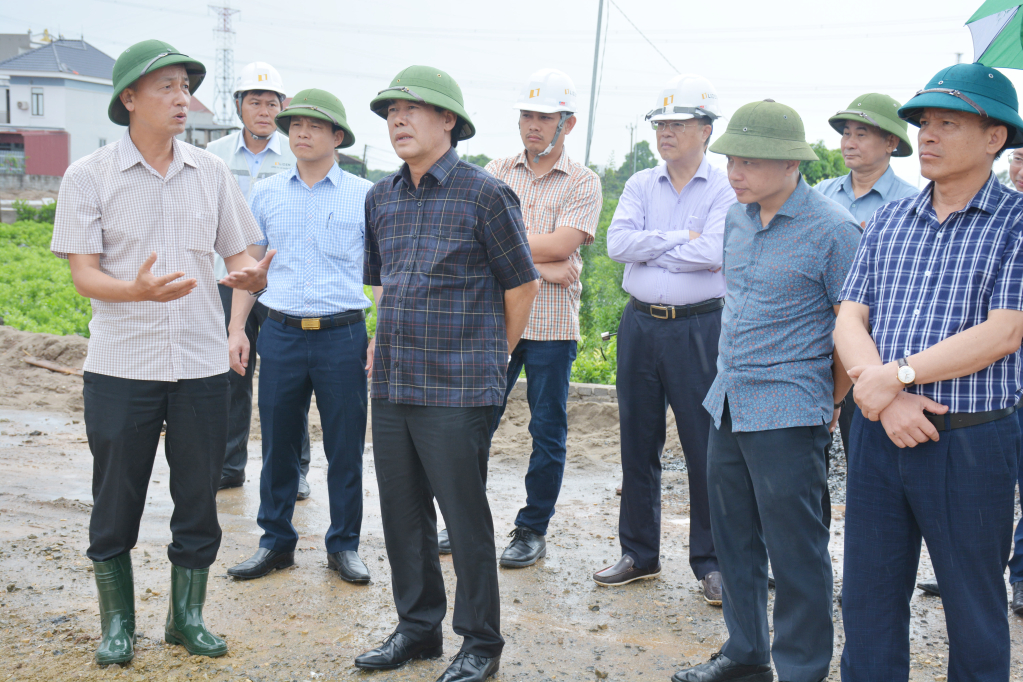 Phó Chủ tịch UBND tỉnh Nguyễn Hùng Nam kiểm tra tình hình triển khai dự án đầu tư xây dựng đường Vành đai 4 - Vùng Thủ đô Hà Nội tại các huyện Văn Giang, Văn Lâm